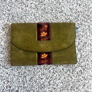 Green Trifold Medium Size Wallet Gold Snap Closure